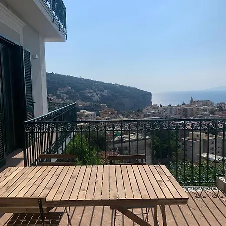 Chiara * ヴィーコ・エクエンセ