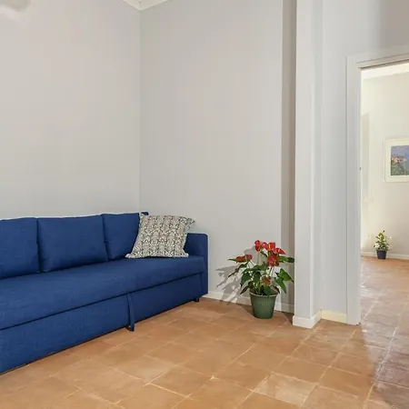 Chiara アパート ヴィーコ・エクエンセ